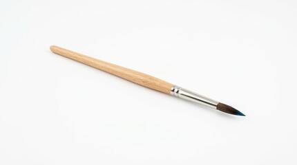 Naklejka premium Simple wooden paintbrush with dark bristles on a clean white background