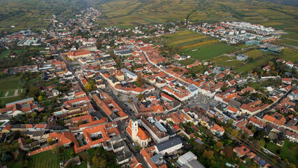 Obraz premium Aerial view around the old town city Langenlois in Austria on a sunny autumn morning