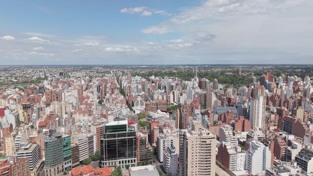 Vista a&eacute;rea panor&aacute;mica de C&oacute;rdoba Capital, Argentina, en un d&iacute;a soleado, paisaje urbano de Nueva C&oacute;rdoba, arquitectura, turismo, desarrollo urbano y vida metropolitana