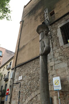 Lioness's Ass Monument or Lioness of Girona or Cul de la Lleona, the monument that if you kiss her ass you will return to Girona