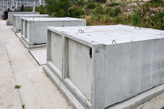 nouvelle tombe de cimeti&egrave;re vide en b&eacute;ton