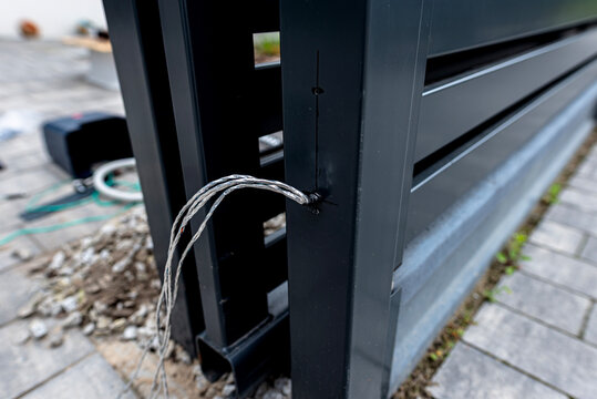 Sliding gate automation installation wiring with sensor cable