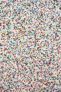 d&eacute;tail sur un mur de maison en carreaux de mosa&iuml;ques color&eacute;s