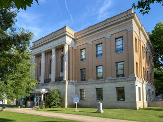 Naklejka premium Harrison County Court House in Corydon, Indiana, USA, exterior view