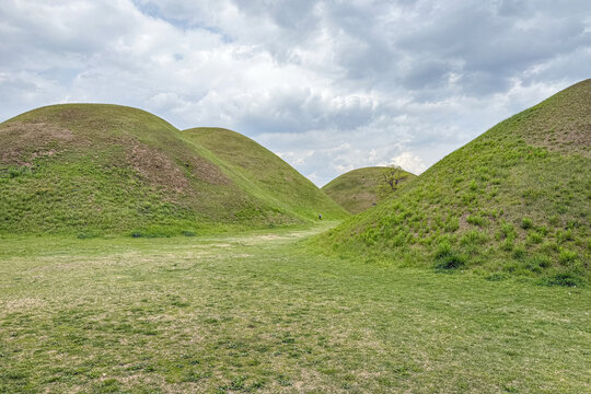 Gyeongju, South Korea, April 20, 2026: Daereungwon Ancient Tomb Complex Massive Grass-Coverd Royal Tombs with Korea&rsquo;s Ancient History 경주 대릉원 관광

