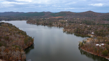 Obraz premium Aerial Drone View of Calm Alabama Lake Surrounded by Forest