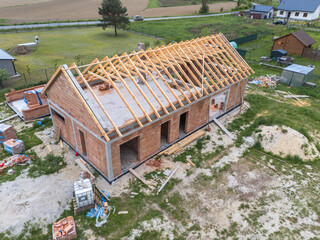 Budowa domu. Jednorodzinny dom. Budowa domu jednorodzinnego. Rodzina na swoim. Prawo budowlane. Osiedle domów jednorodzinnych. © Leszek Szelest