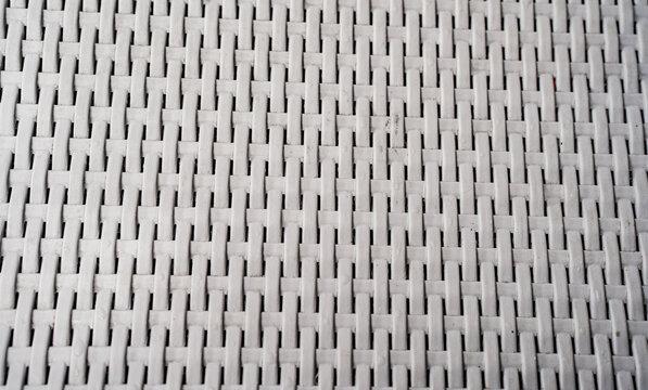 Textura de tejido sint&eacute;tico blanco entrelazado con patr&oacute;n geom&eacute;trico repetitivo