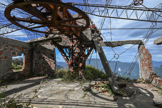 Beautiful View Of Hehuanshan East Peak With Abandoned Cable Car Station And  Taiwan Centuple Mountains, Taroko National Park, Nantou, Hualien, Taiwan