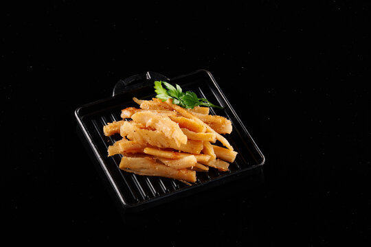 https://gemini.google.com/app/01a9471f4c49f97c?hl=ko#:~:text=Stir%2DFried%20Dried%20Squid%20Strips%20with%20Herb%20Garnish