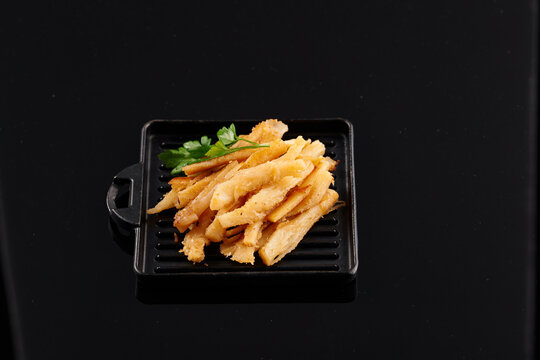 https://gemini.google.com/app/01a9471f4c49f97c?hl=ko#:~:text=Stir%2DFried%20Dried%20Squid%20Strips%20with%20Herb%20Garnish