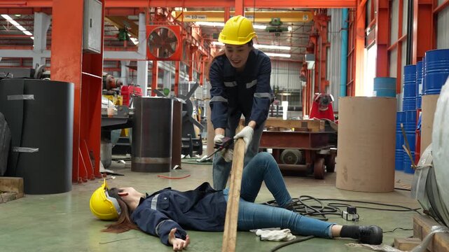 A female employee is helping her friend who was electrocuted in a metal cheese factory.(VDO 4K)