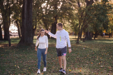 Obraz premium Couple enjoying autumn walk discussing active lifestyle