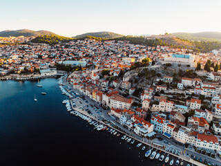 Naklejka premium Aerial panoramic view of Sibenik old town and St. James Cathedral at sunset, with St. Michael's Fortress and the Adriatic sea, Dalmatia, Croatia.
