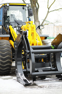 Liugong Heavy Construction Machinery - Large Front-End Loader with Fork Attachment During Winter