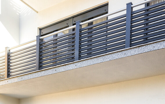 Modern Balcony Railing with Horizontal Aluminum Slats
