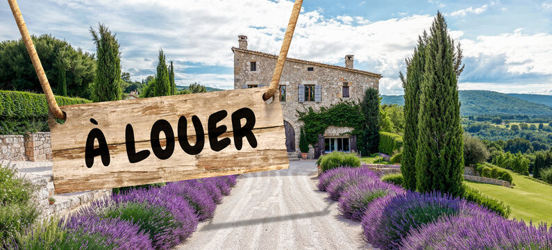 Maison de vacances en pierre avec jardin de lavande et panneau en bois suspendu &agrave; louer, concept immobilier