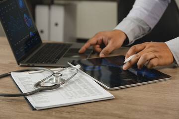 Naklejka premium Healthcare business intelligence dashboard analysis on laptop and tablet with medical records. Data visualization, KPI monitoring, healthcare analytics, performance reporting, digital transformation a