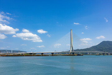 Obraz premium Suspension bridge Danjiang Bridge in Tamsui Taiwan