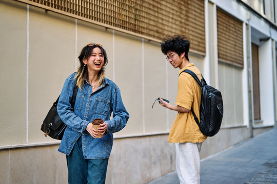 Portrait of a smiling couple in the city, tourists visiting destination, summer trip exploring, beautiful couple having fun outdoors