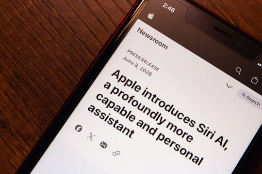 Mexico City, MEXICO - Jun 9 2026 : Close-up of an iPhone displaying the headline of Apple's newsroom press release announcing Siri AI, with social share icons visible on the left side of the page.