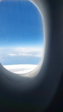 Vue de Palerme &agrave; travers l'hublot d'un avion