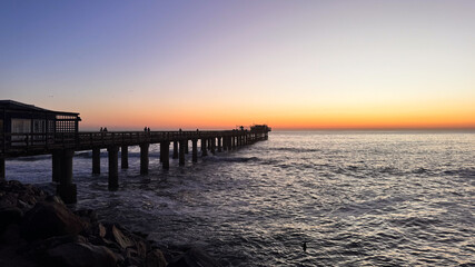 Obraz premium Sunset view from the pier in Namibia near the ocean and sandy shore