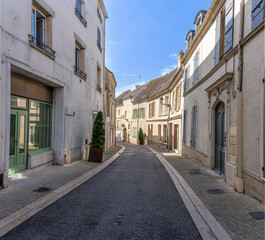 Naklejka premium Chateau-Thierry, France - 05 02 2026: Chateau Street. Panoramic view of a typical street with sunny blue sky