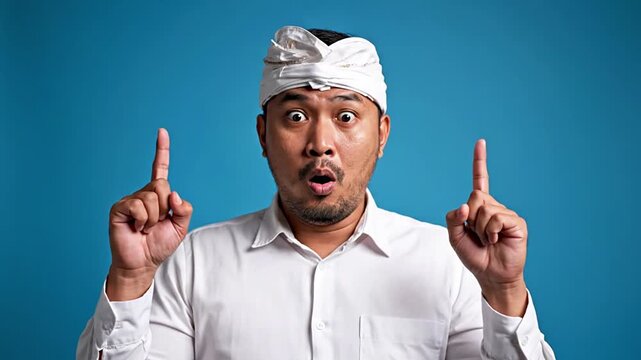 Amazed Asian man pointing up with brilliant new idea, concept for digital solution, creative innovation, problem-solving, inspiration, eureka moment, and strategic business development.