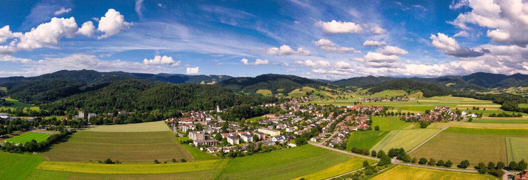Luftaufnahme von Stegen im Schwarzwald bei Freiburg im Breisgau
