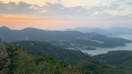 Naklejka premium Scenic Coastal Mountain View Overlooking Bay at Dusk