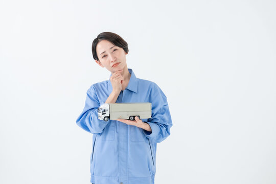 悩む女性　トラック