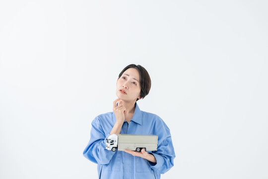 悩む女性　トラック