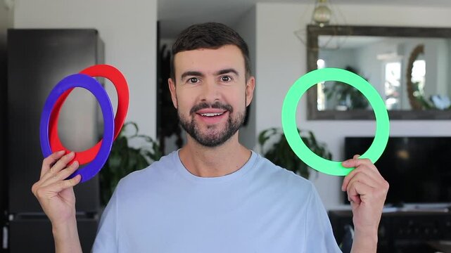 A juggler and his rings 