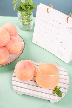 Fresh Peach Juice from Yangshan Wuxi with Ripe Peaches and Calendar