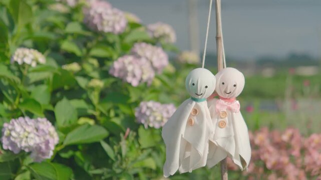紫陽花とてるてる坊主