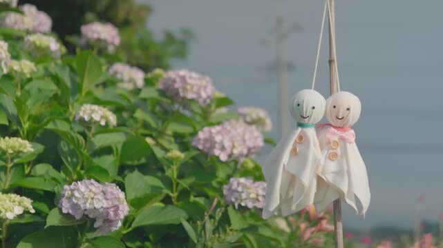 紫陽花とてるてる坊主