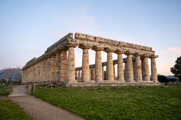 Fototapeta premium Temple of Neptune at dusk in Paestum Archaeological Park