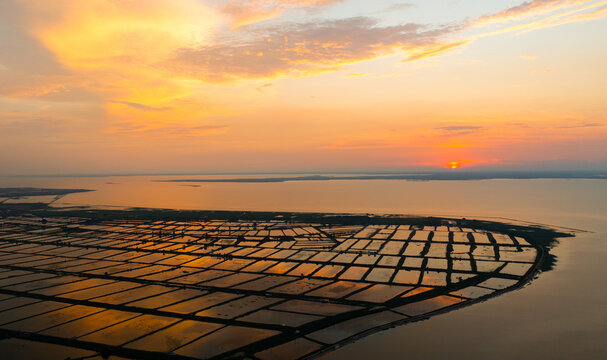 Sunset over Honghu Lake and Reflective Ecological Farmland