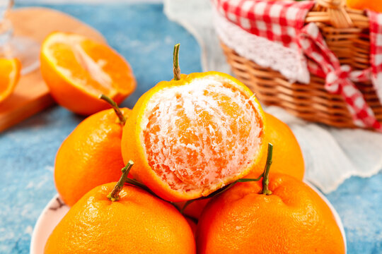 Fresh Mandarin Oranges and Kasumi Cuts with Picnic Basket