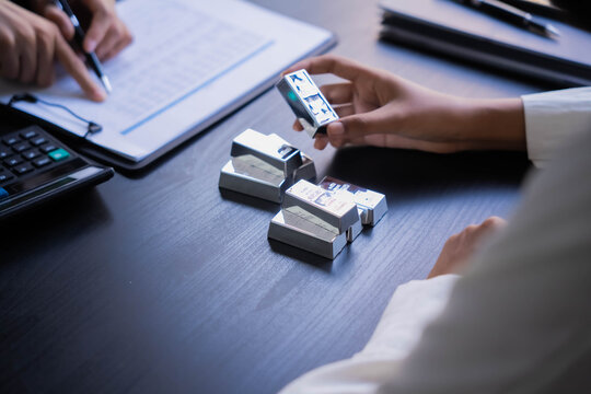 Two Asian businesswoman trading silver bar