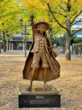 Kumamoto, Japan - November 20, 2025 : A bronze statue of the character Monkey D. Luffy from the popular anime and manga series One Piece at Kumamoto Prefectural Government Office, Kumamoto, Japan