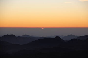 Obraz premium Sunrise Over Mount Sinai Mountain Range in Egypt