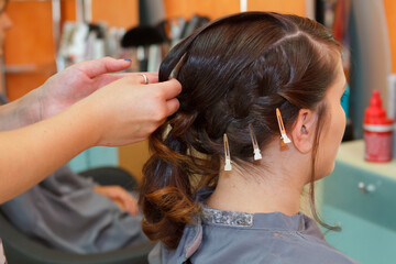 Fototapeta premium préparation coiffure de la mariée