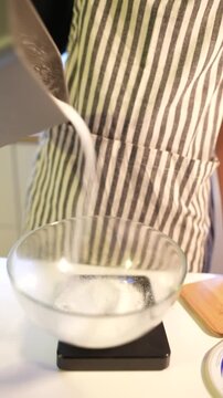 Detailed method for weighing sugar accurately in baking recipes