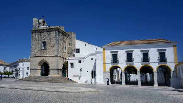 Kathedrale von Faro mit Priesterseminar
