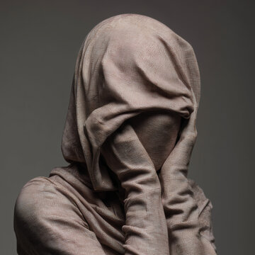 Verh&uuml;llte Person mit verborgenem Gesicht in minimalistischer Inszenierung. Symbolisches Konzeptbild f&uuml;r Anonymit&auml;t, Identit&auml;tsverlust, Scham, Isolation, Angst und psychische Belastung. Echtfoto.