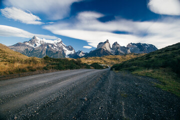 Naklejka premium road in the mountains towards torres del paine