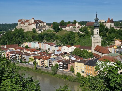 Burghausen Panorama und Burg Bayern Deutschland