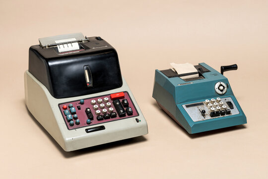 Olivetti Divisumma 24 and Summa Prima 20 Vintage Mechanical Calculators &mdash; Italian Industrial Design 1956&ndash;1960